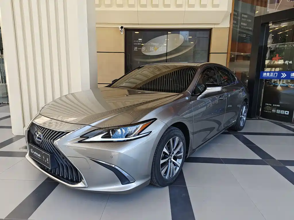 Lexus ES 2021