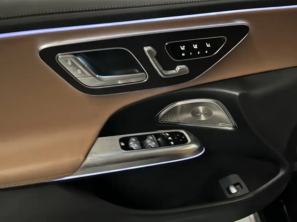 Mercedes-Benz E-Class — миниатюра 10