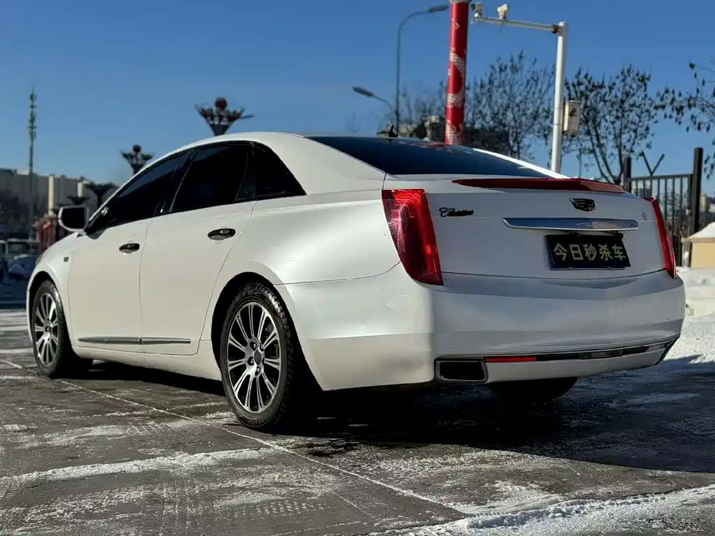 CADILLAC XTS