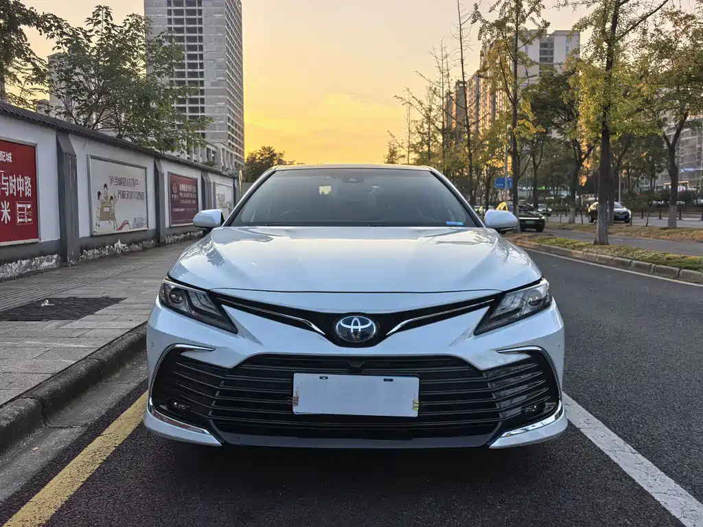 Toyota Camry — миниатюра 2