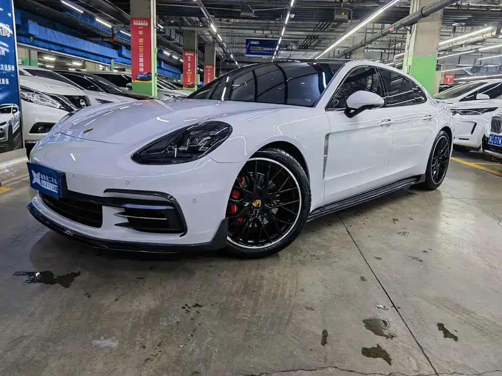 PORSCHE PANAMERA