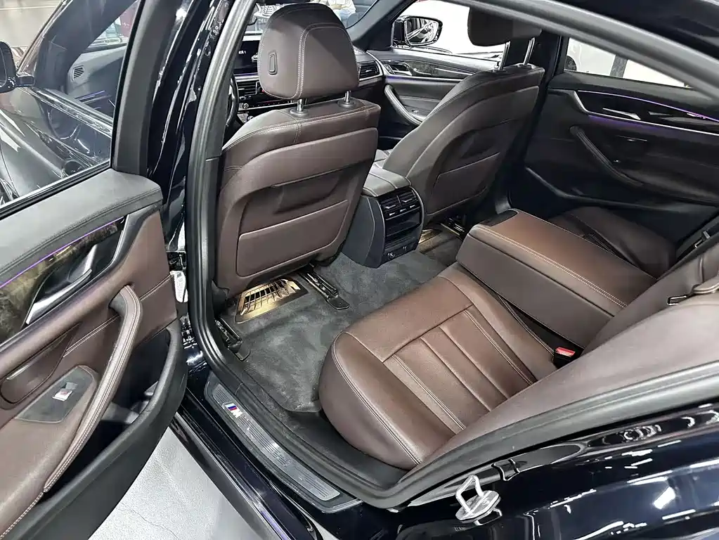 BMW 5 Series — миниатюра 5