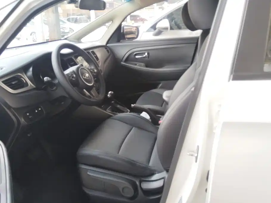 Kia Carens — миниатюра 9