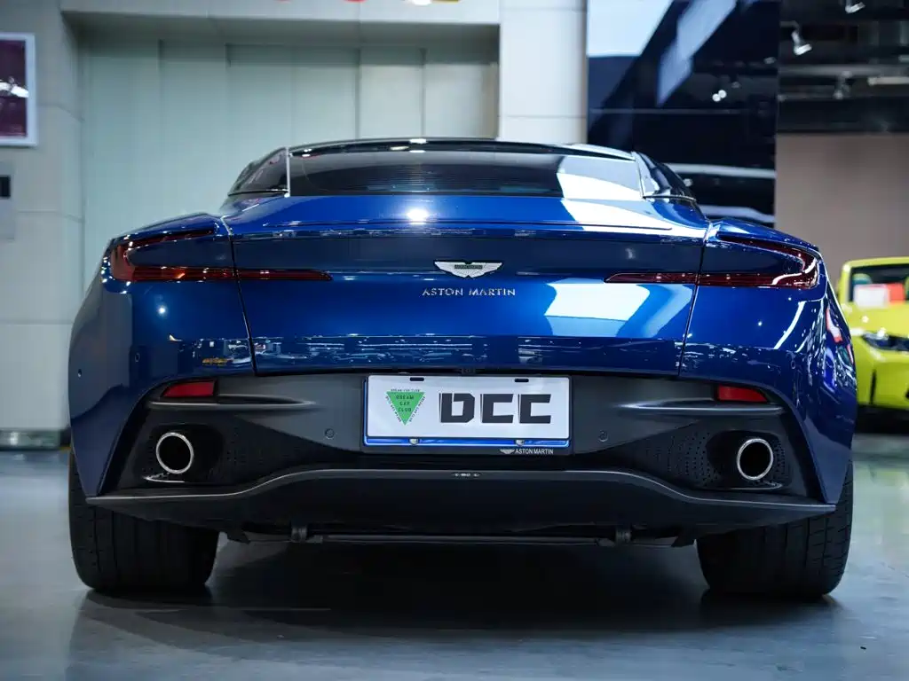 Aston Martin DB11 — миниатюра 19