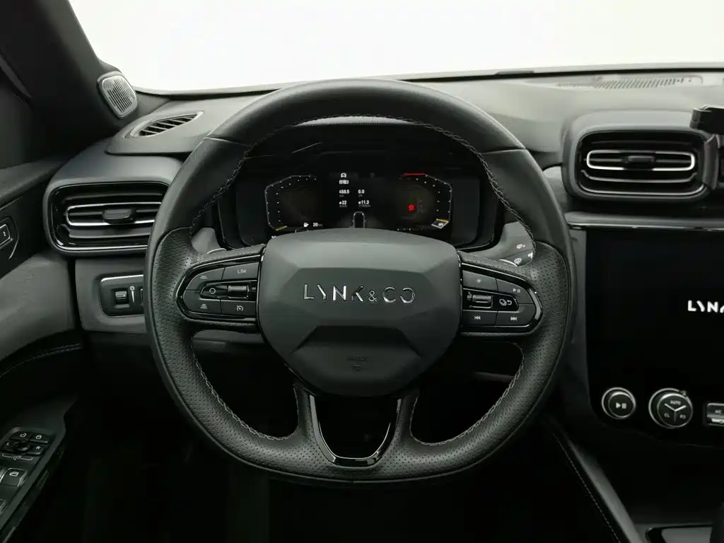 Lynk & Co 03 — миниатюра 11