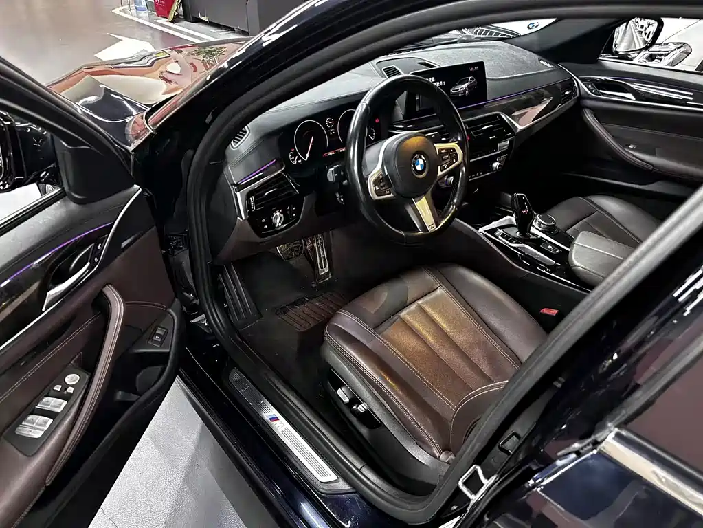BMW 5 Series — миниатюра 4