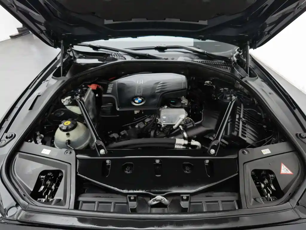 BMW 5 Series — миниатюра 6