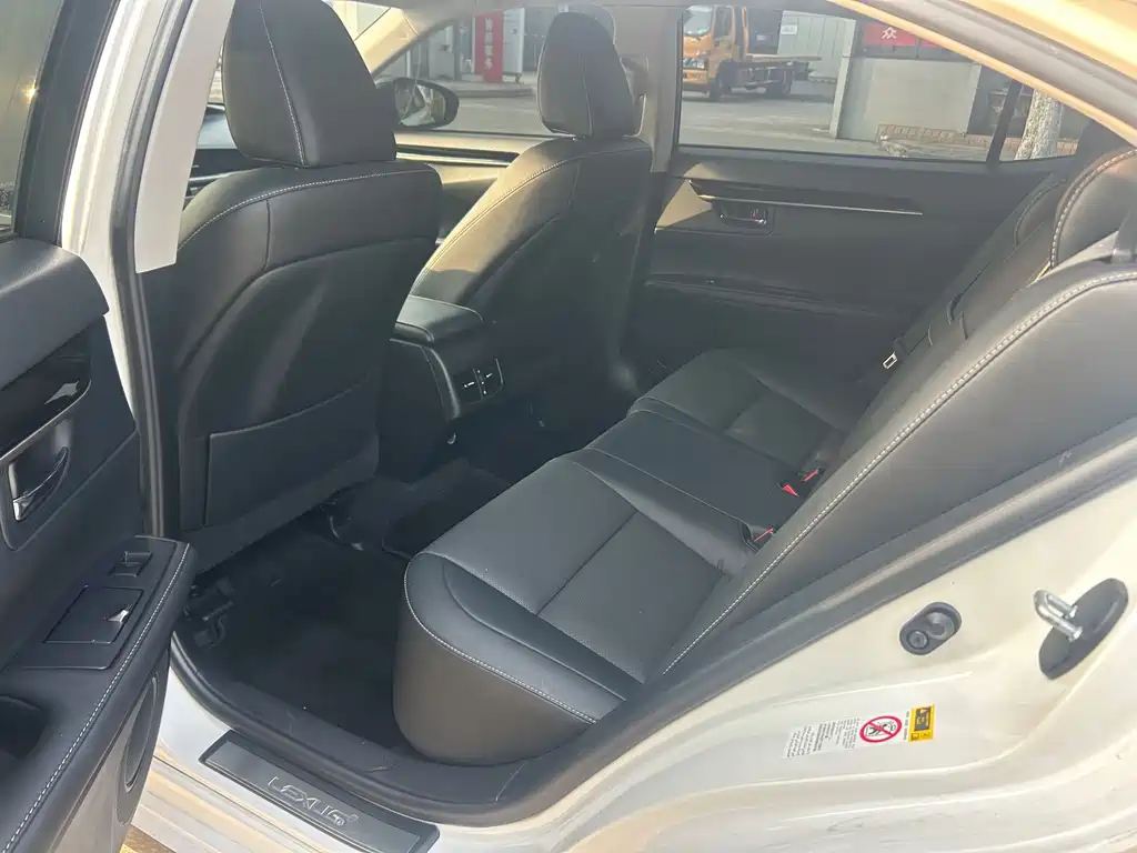 Lexus ES — миниатюра 7