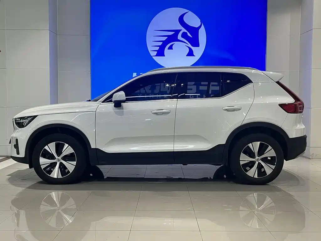 Volvo XC40 2023 B3 Luxury