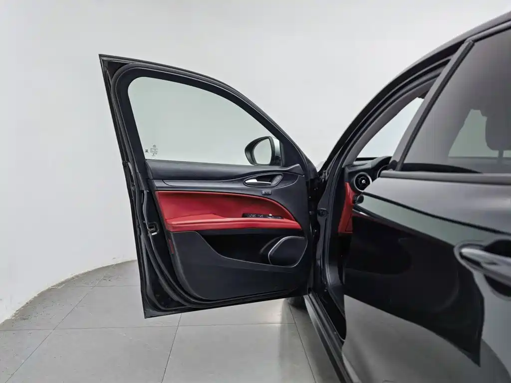 Alfa Romeo Stelvio — миниатюра 8