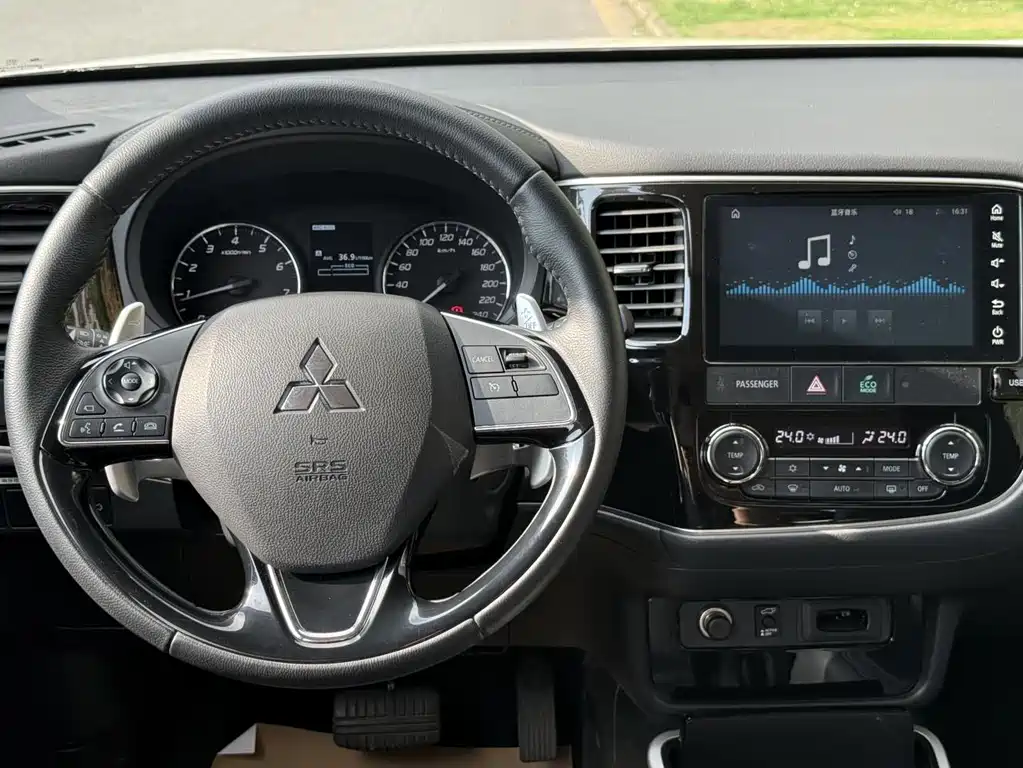 Mitsubishi Outlander 2020 2.4L 7 мест