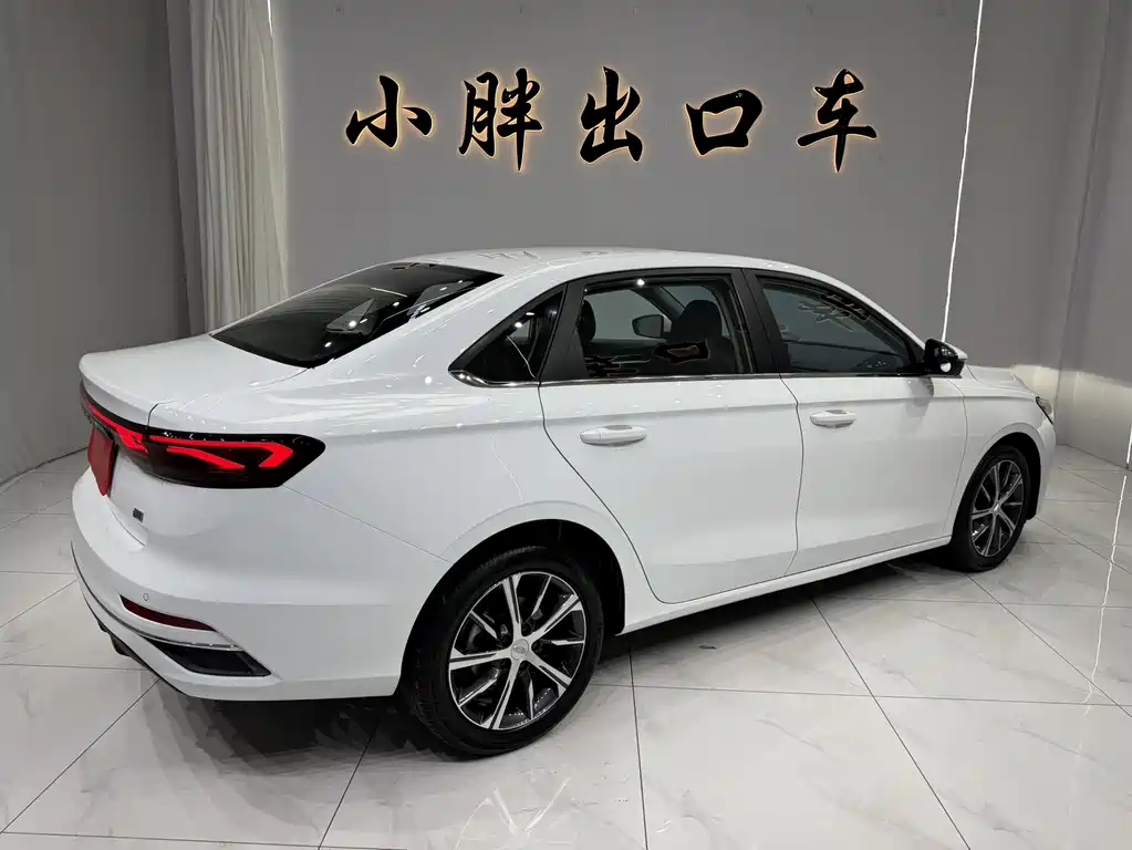 Geely Emgrand 2022 4 1.5L CVT Luxury