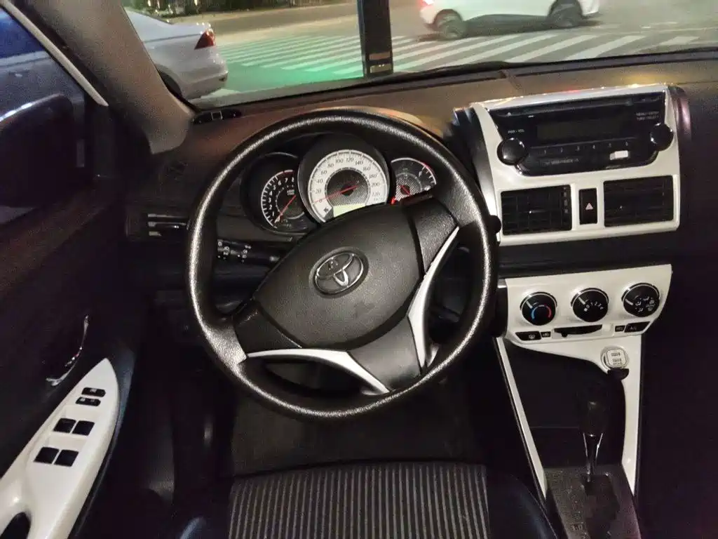 Toyota Yaris L — миниатюра 6
