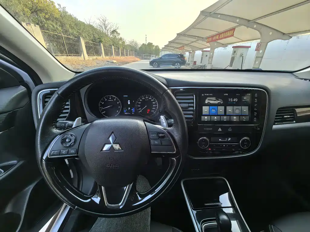 MITSUBISHI OUTLANDER