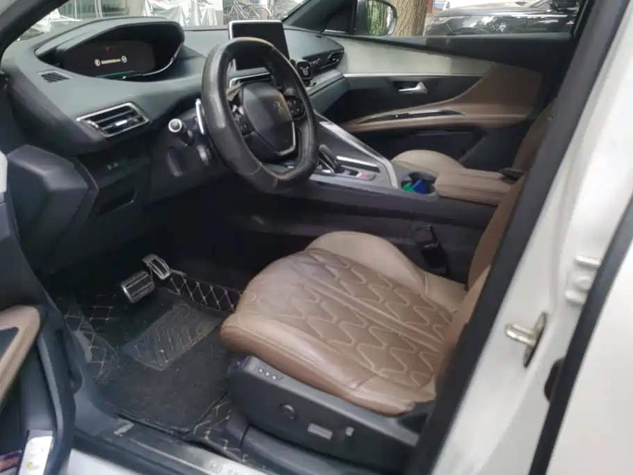 Peugeot 5008 2017 380THP 7 мест Luxury GT