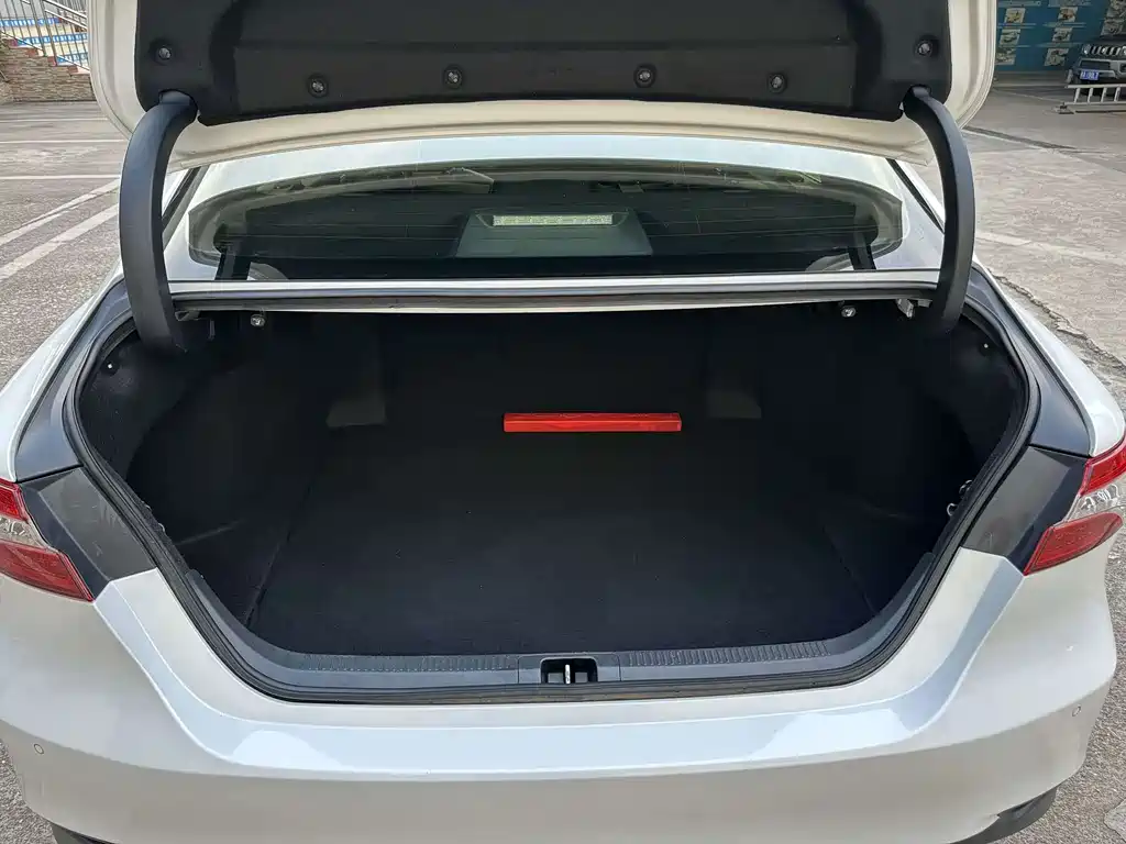 Toyota Camry — миниатюра 14