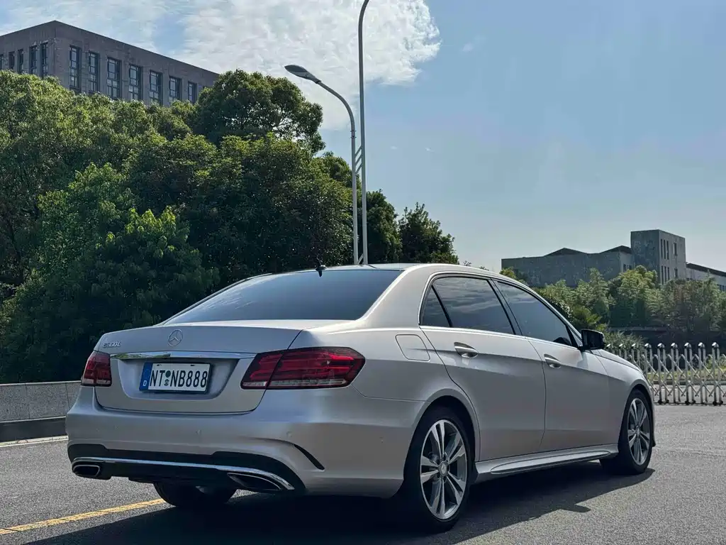 Mercedes-Benz E-Class — миниатюра 9
