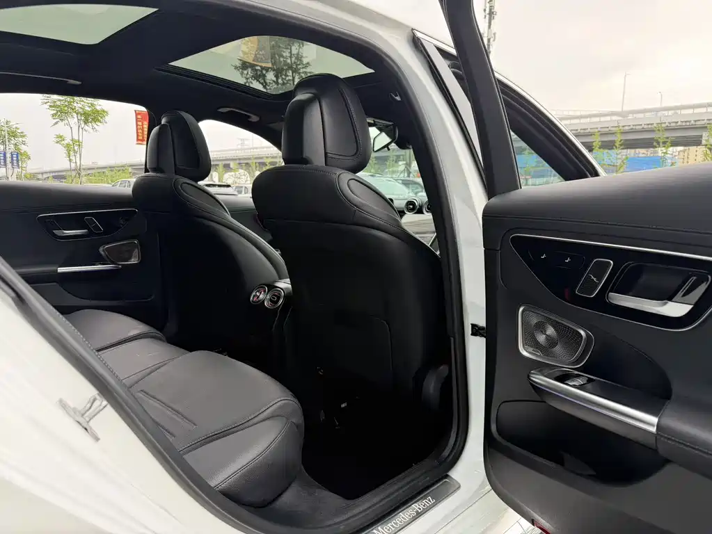 Mercedes-Benz C-Class — миниатюра 14