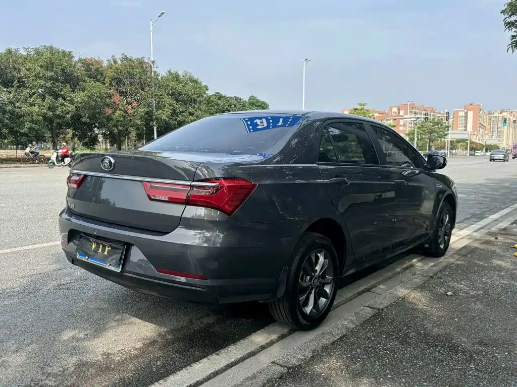 BYD Qin — миниатюра 9