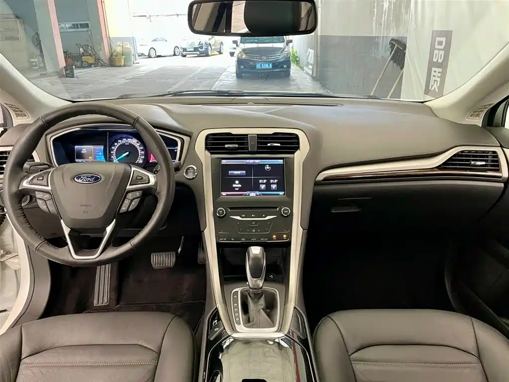 Ford Mondeo 2013 2.0L GTDi200 Luxury