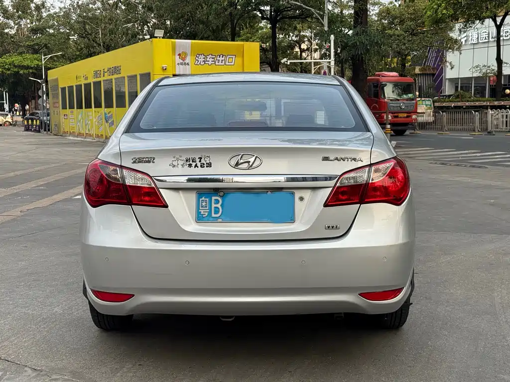 Hyundai Elantra — миниатюра 8