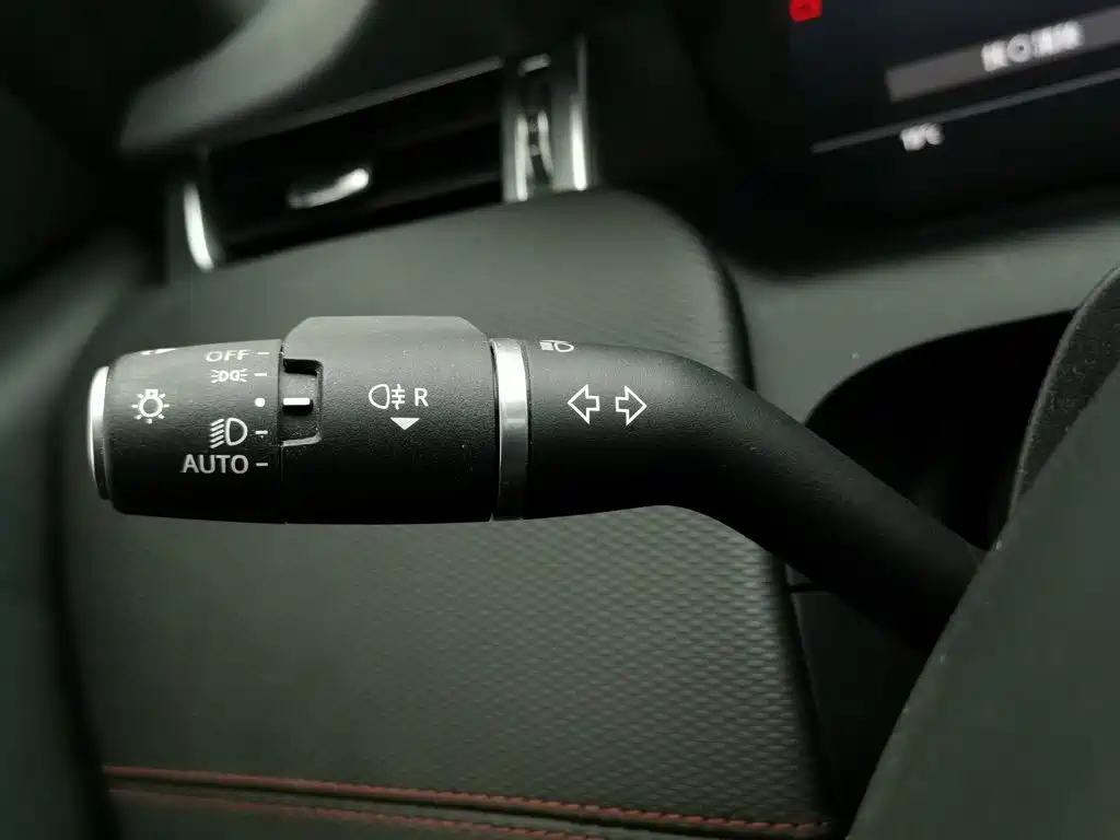 Land Rover Discovery Sport — миниатюра 21