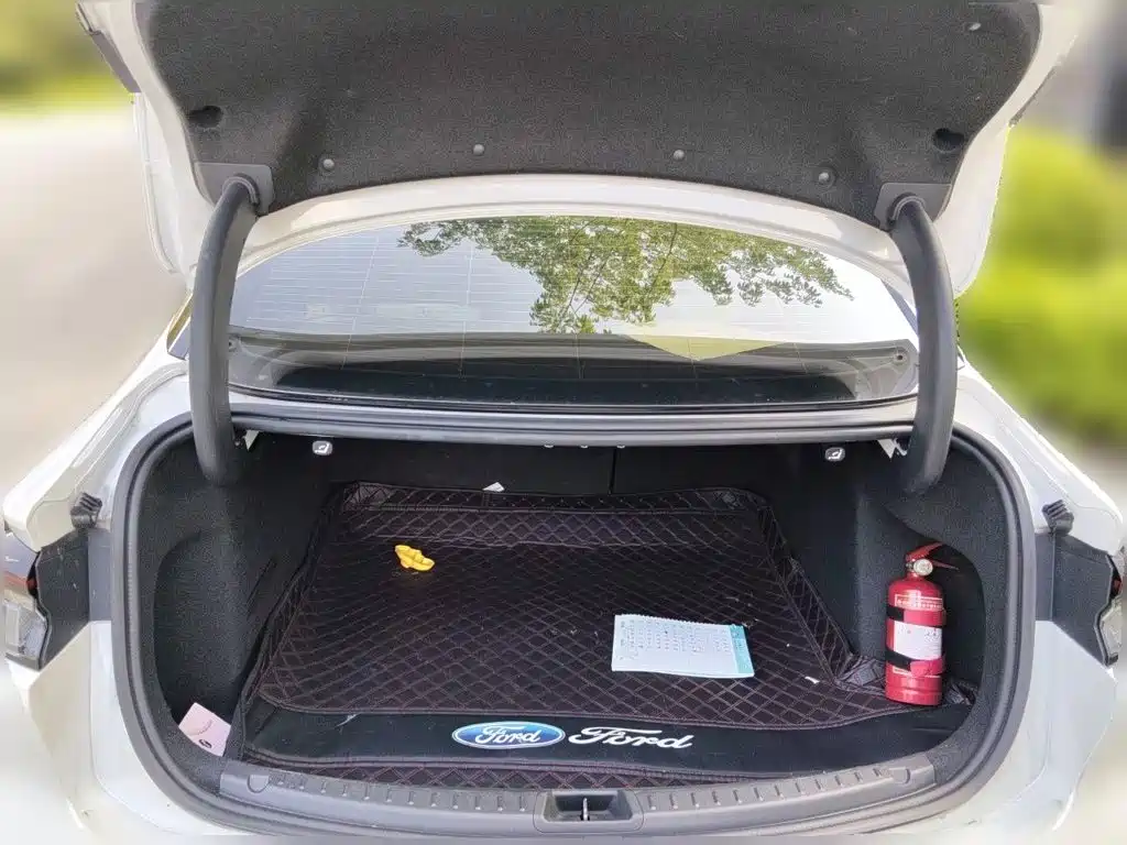Ford Mondeo — миниатюра 10