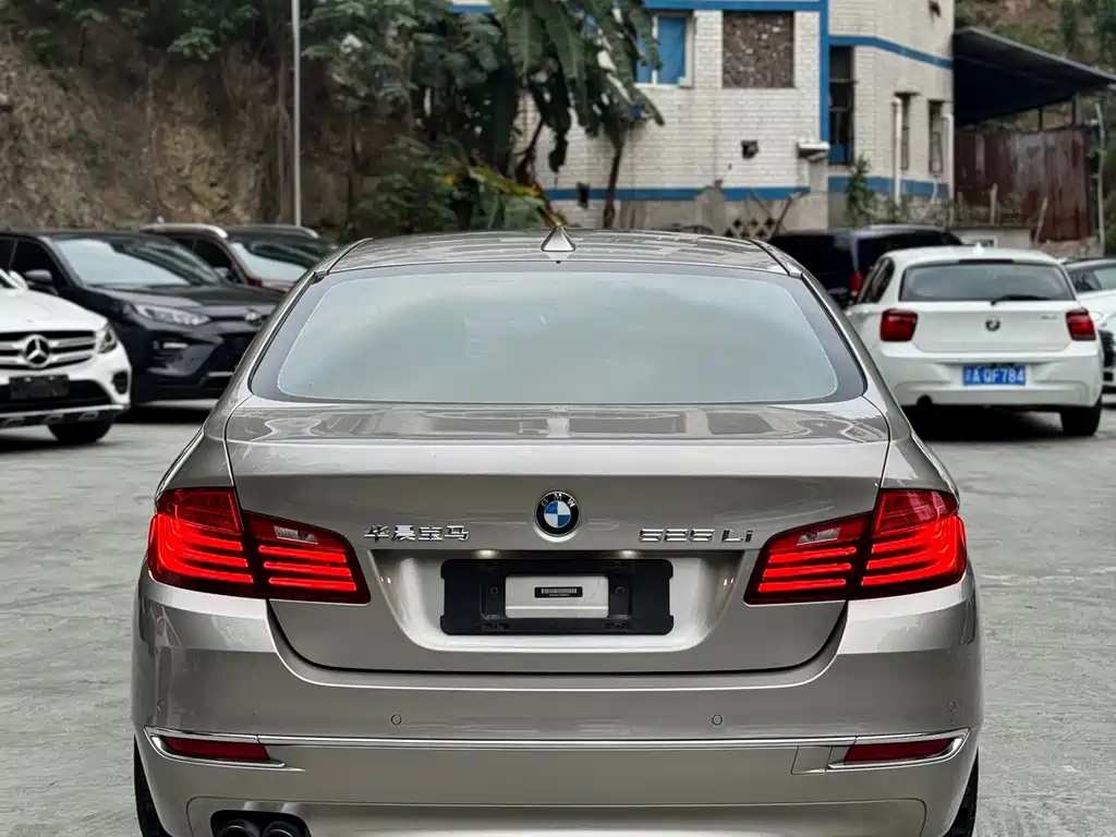 BMW 5 Series — миниатюра 4