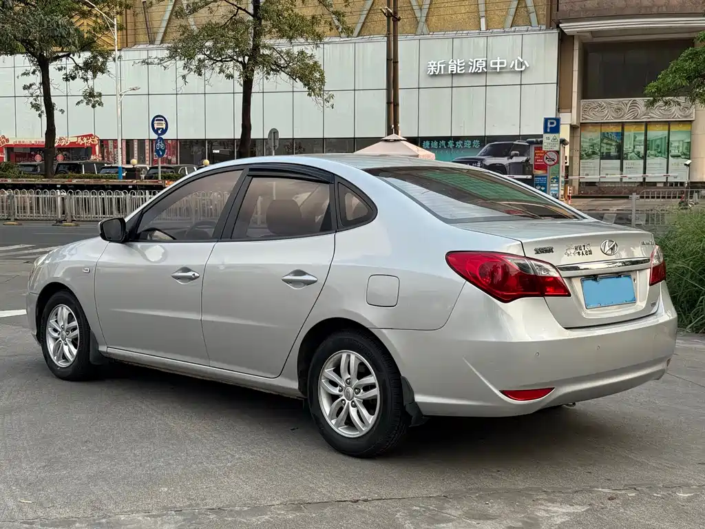 Hyundai Elantra — миниатюра 7