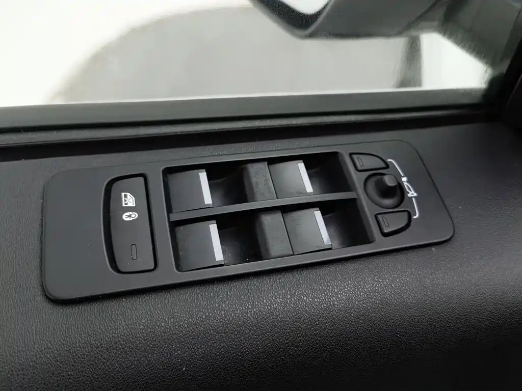 Land Rover Discovery Sport — миниатюра 9