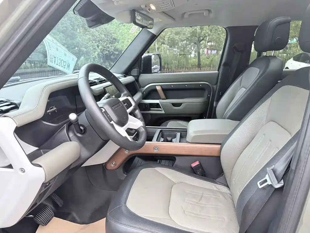 Land Rover Defender — миниатюра 4