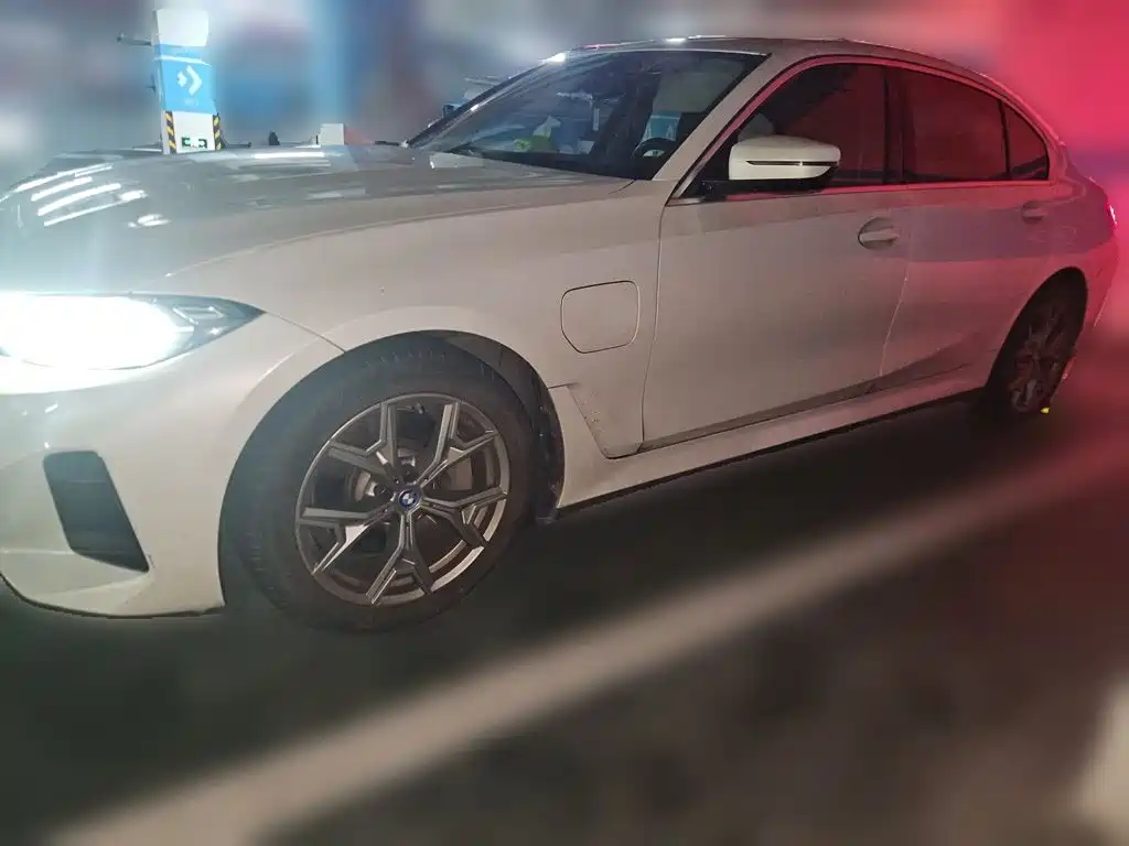 宝马i3 2022款 eDrive 35 L 2023