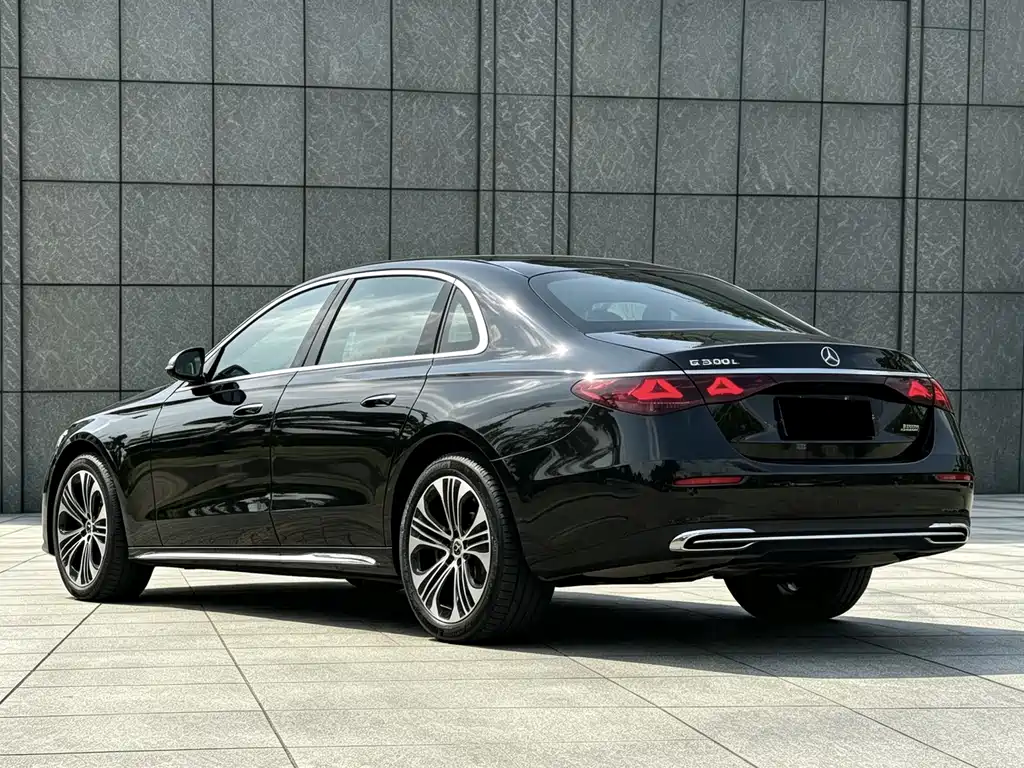Mercedes-Benz E-Class — миниатюра 14