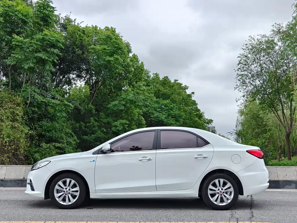 Roewe 360 — миниатюра 3