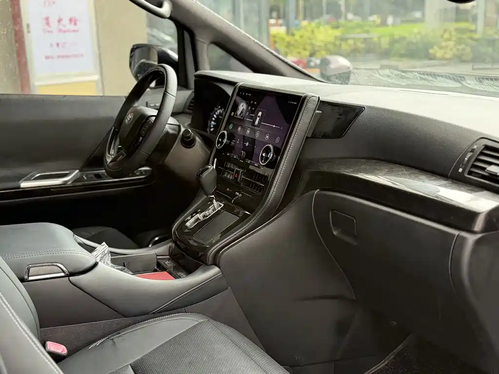 Toyota Alphard — миниатюра 4