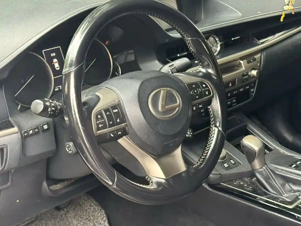 Lexus ES — миниатюра 7