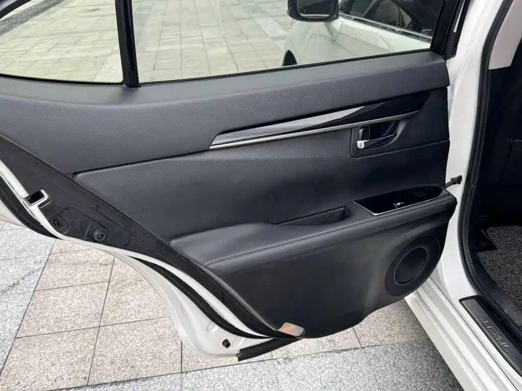 Lexus ES — миниатюра 13