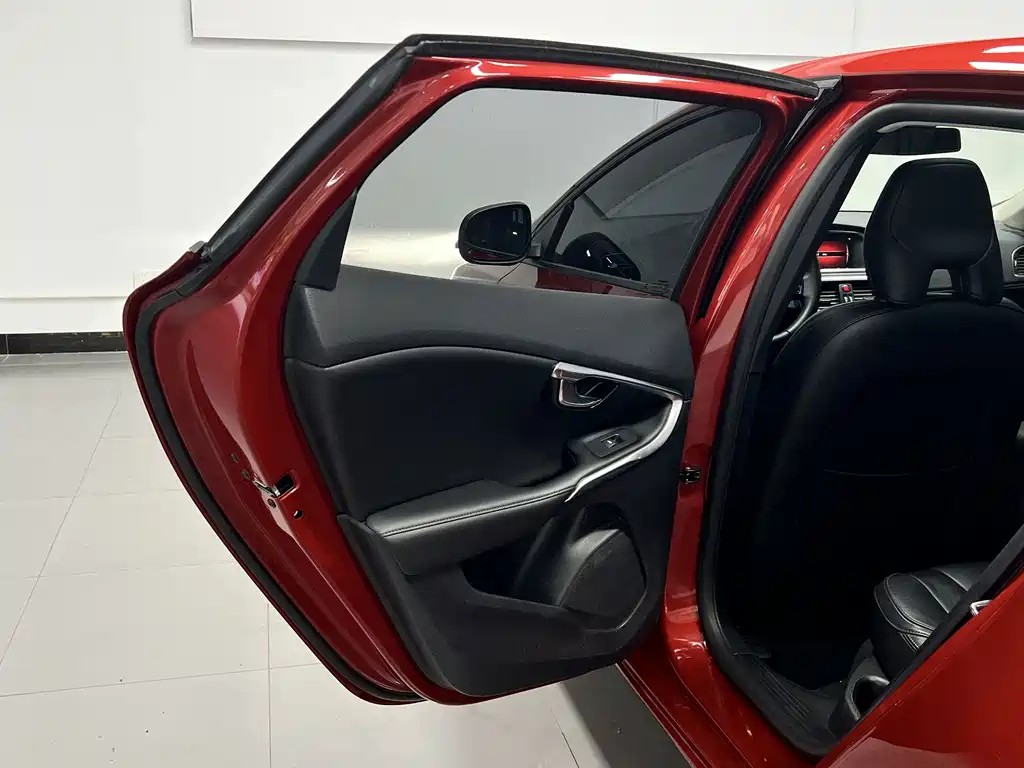 Volvo V40 — миниатюра 29