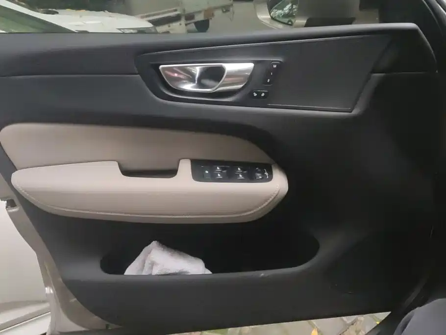 Volvo XC60 PHEV — миниатюра 7