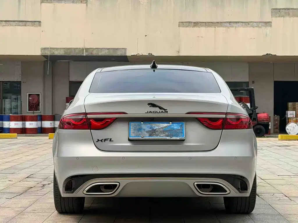 Jaguar XFL — миниатюра 3