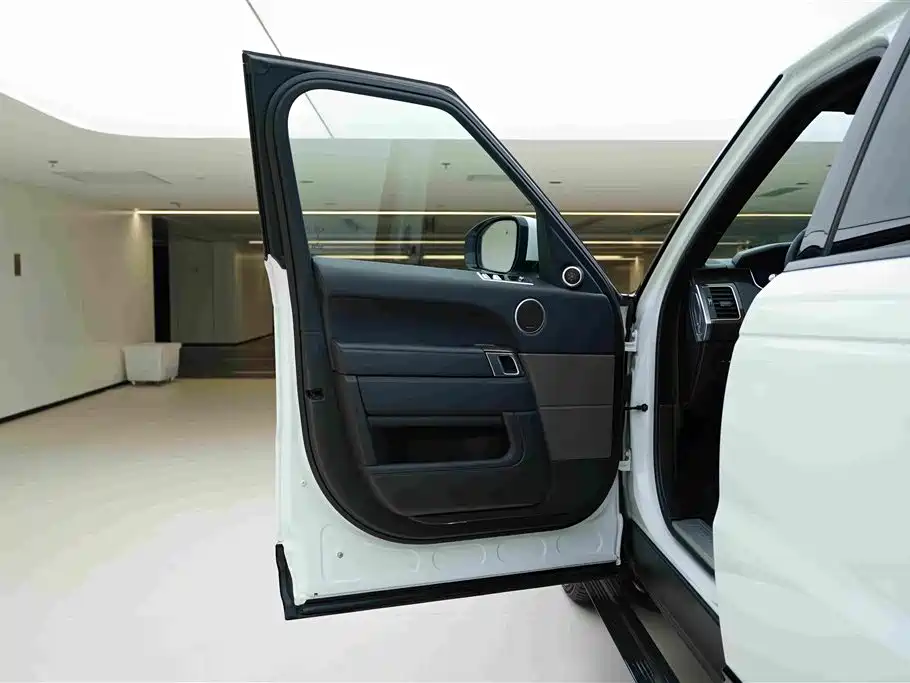 Land Rover Sport PHEV — миниатюра 15