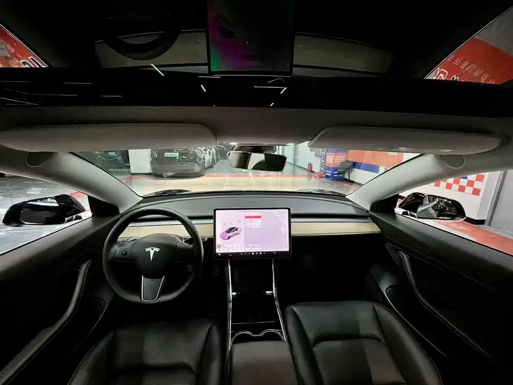 Tesla Model 3 — миниатюра 5