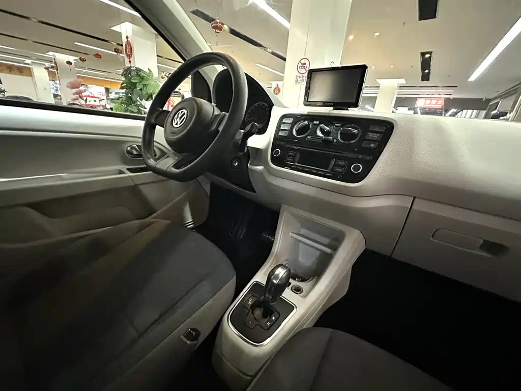 Volkswagen up! — миниатюра 14