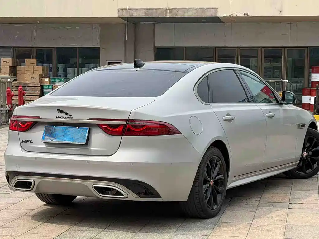 Jaguar XFL — миниатюра 4