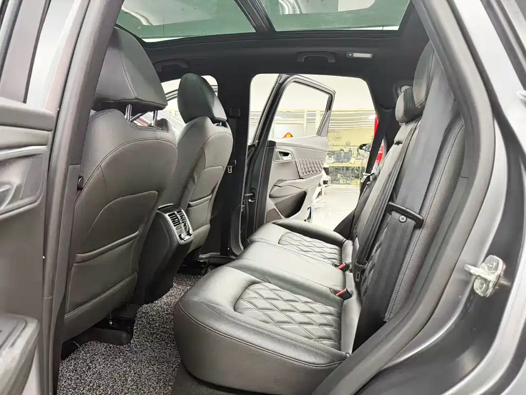 Borgward BX7 — миниатюра 8