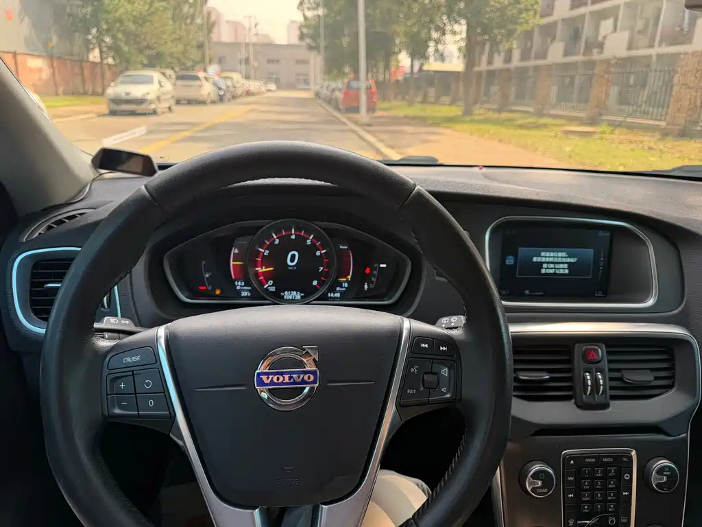 Volvo V40 — миниатюра 8