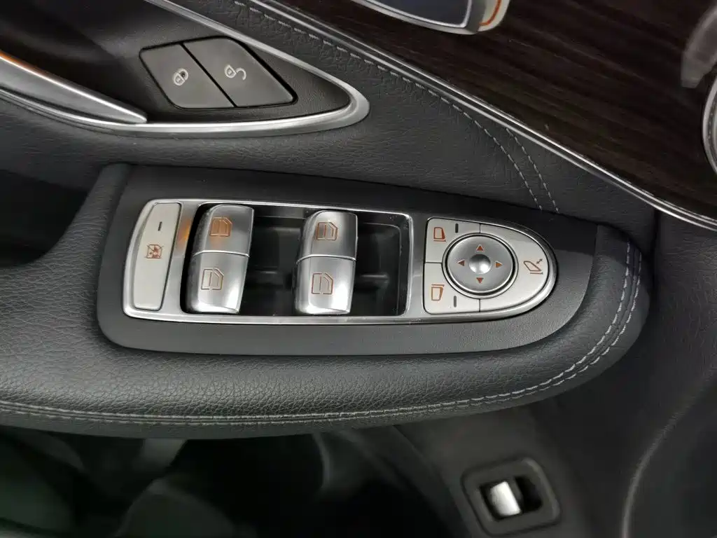 Mercedes-Benz GLC 2017 GLC 260 4MATIC