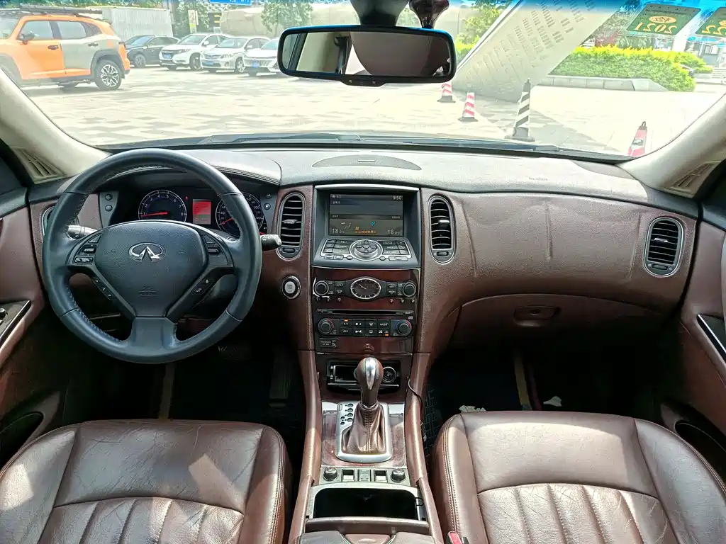 Infiniti EX — миниатюра 7