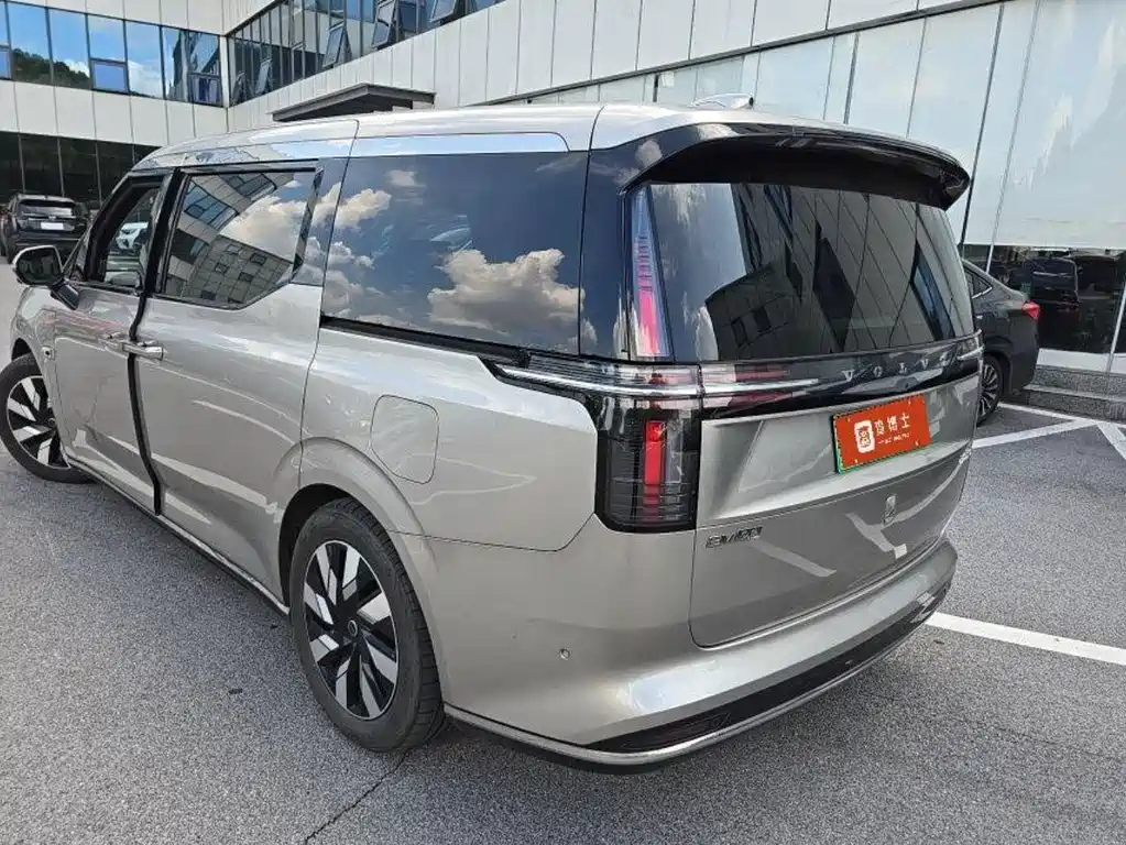 Volvo EM90 — миниатюра 4
