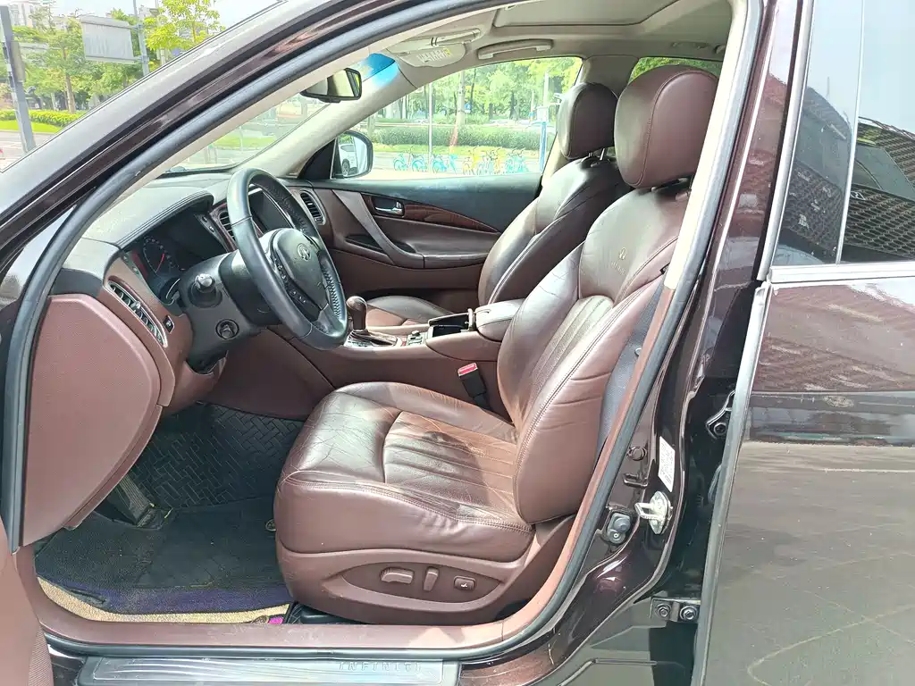 Infiniti EX — миниатюра 5